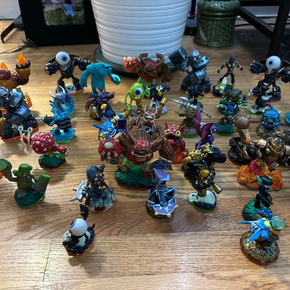 Activision Skylanders Disney Infinity Figure Lot Mixed Size Multicolor Good Used - Picture 4 of 9